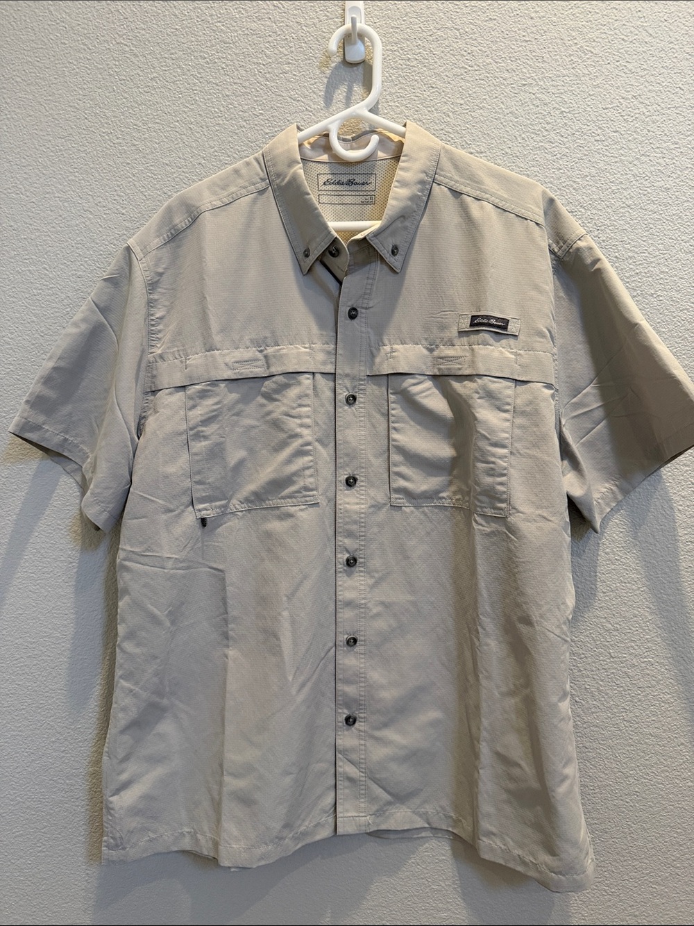 Eddie Bauer Men's Short-Sleeve Button-Front Shirt in Light Beige NWOT